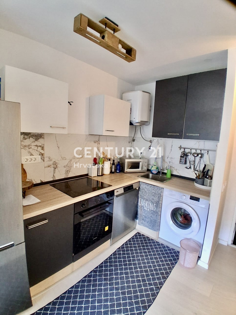 POREČ, ČERVAR PORAT, ODLIČNO ENOSOBNO STANOVANJE SAMO 100 METROV OD MORJA