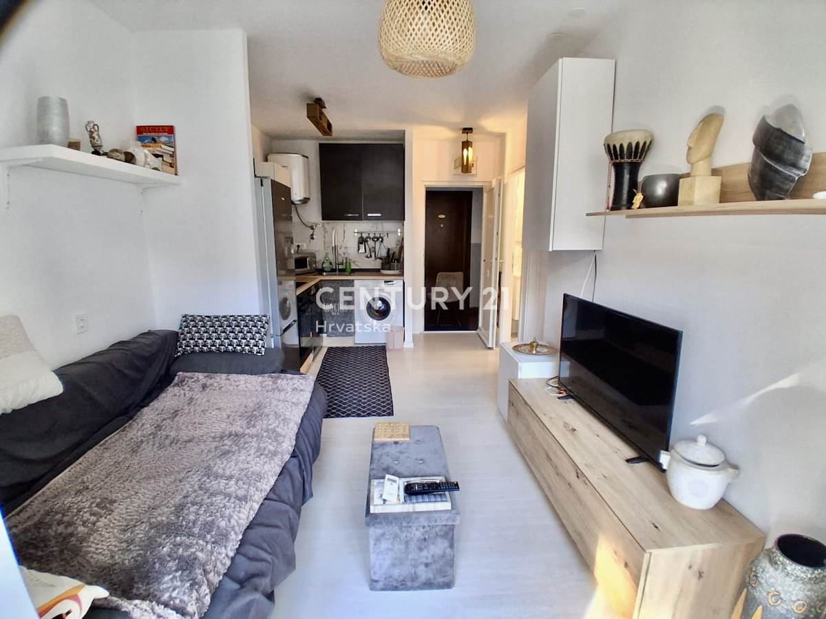 POREČ, ČERVAR PORAT, ODLIČNO ENOSOBNO STANOVANJE SAMO 100 METROV OD MORJA