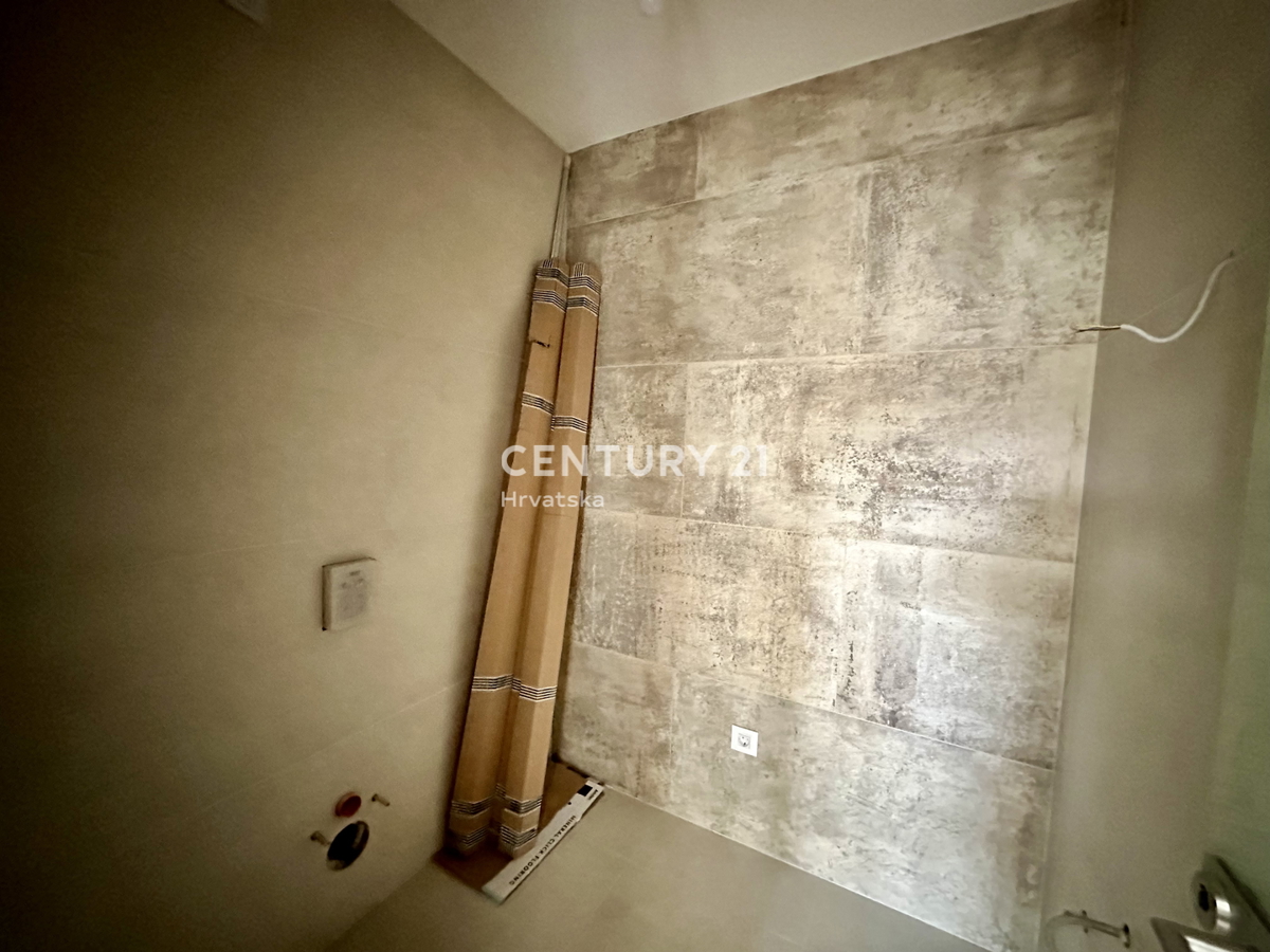 ŽMINJ, stanovanje v pritličju z dvema spalnicama