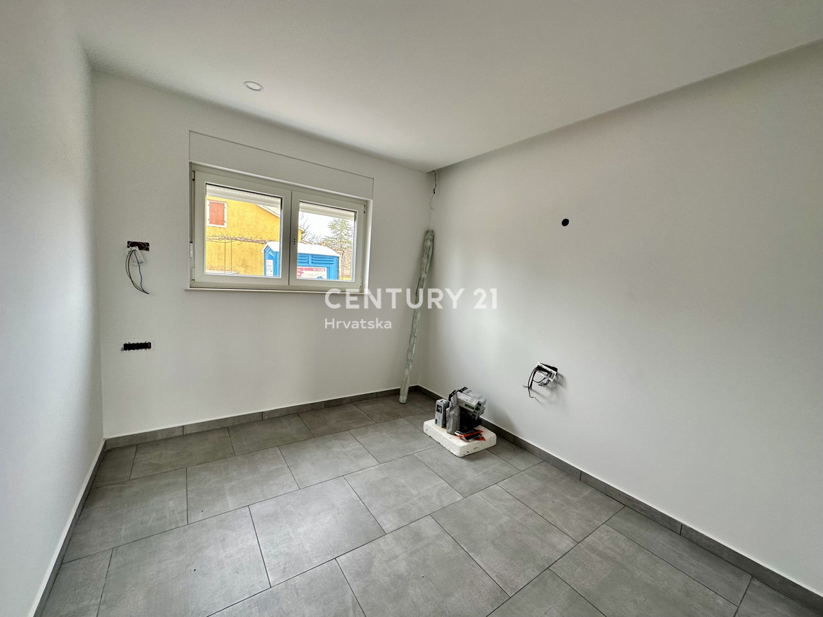 ŽMINJ, stanovanje v pritličju z dvema spalnicama