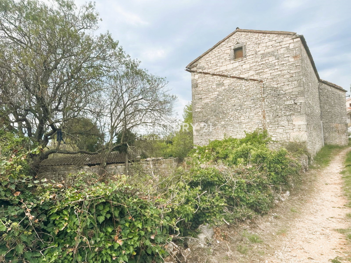 SVETVINČENAT, PRODAJA KAMNITE HIŠE z lepo urejenim vrtom