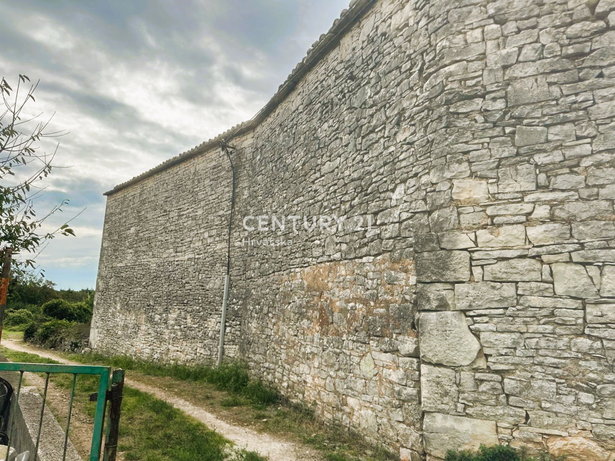 SVETVINČENAT, PRODAJA KAMNITE HIŠE z lepo urejenim vrtom