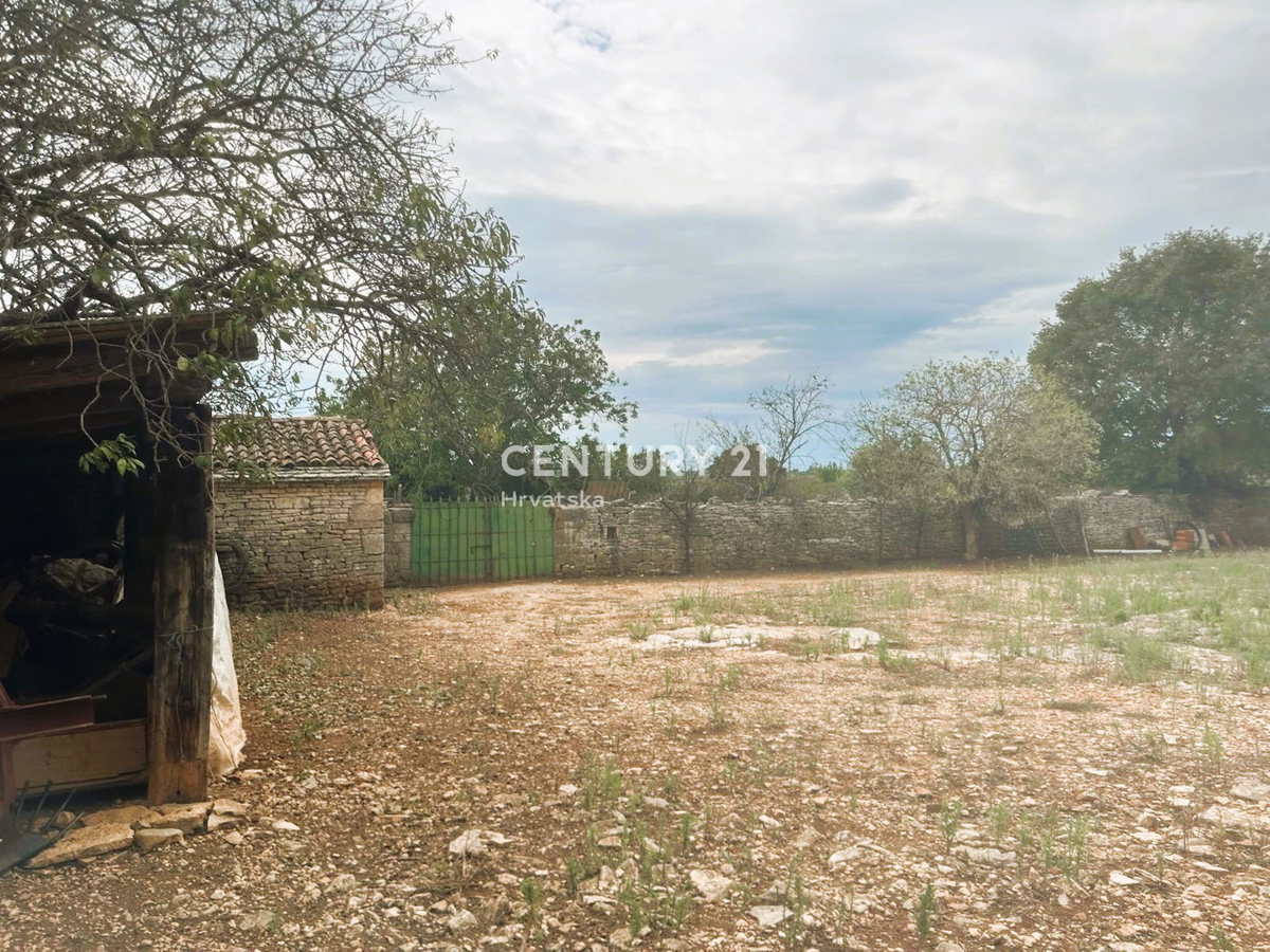 SVETVINČENAT, PRODAJA KAMNITE HIŠE z lepo urejenim vrtom