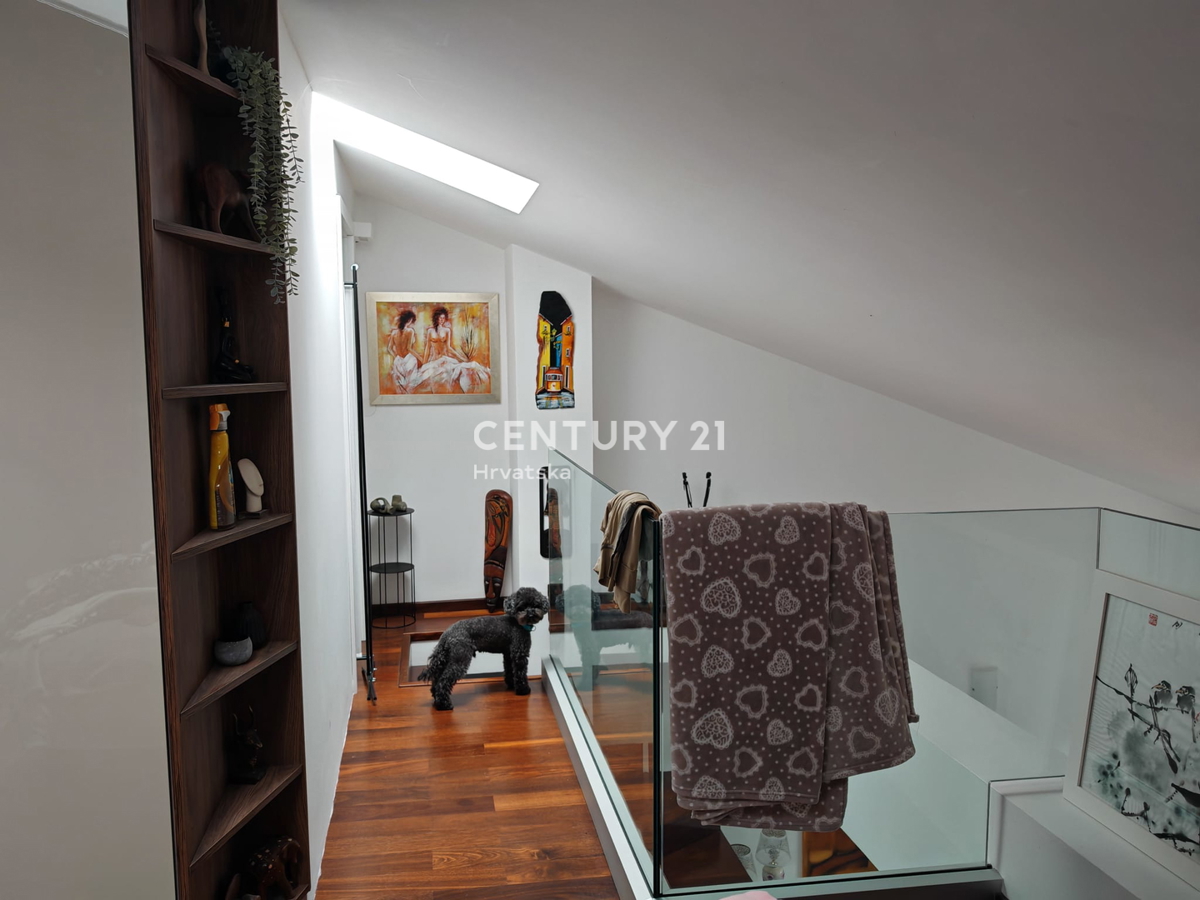 ROVINJ, PRODAJA DVOETAŽNEGA STANOVANJA