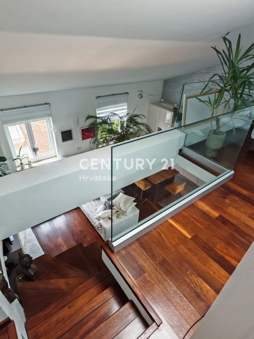 ROVINJ, PRODAJA DVOETAŽNEGA STANOVANJA