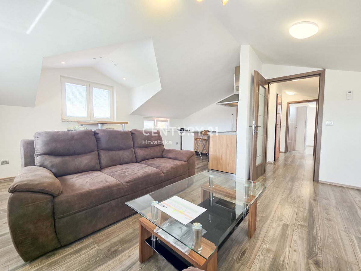 VABRIGA, PRODAJA STANOVANJA V DRUGEM NADSTROPJU Z GARAŽO IN KLETJO