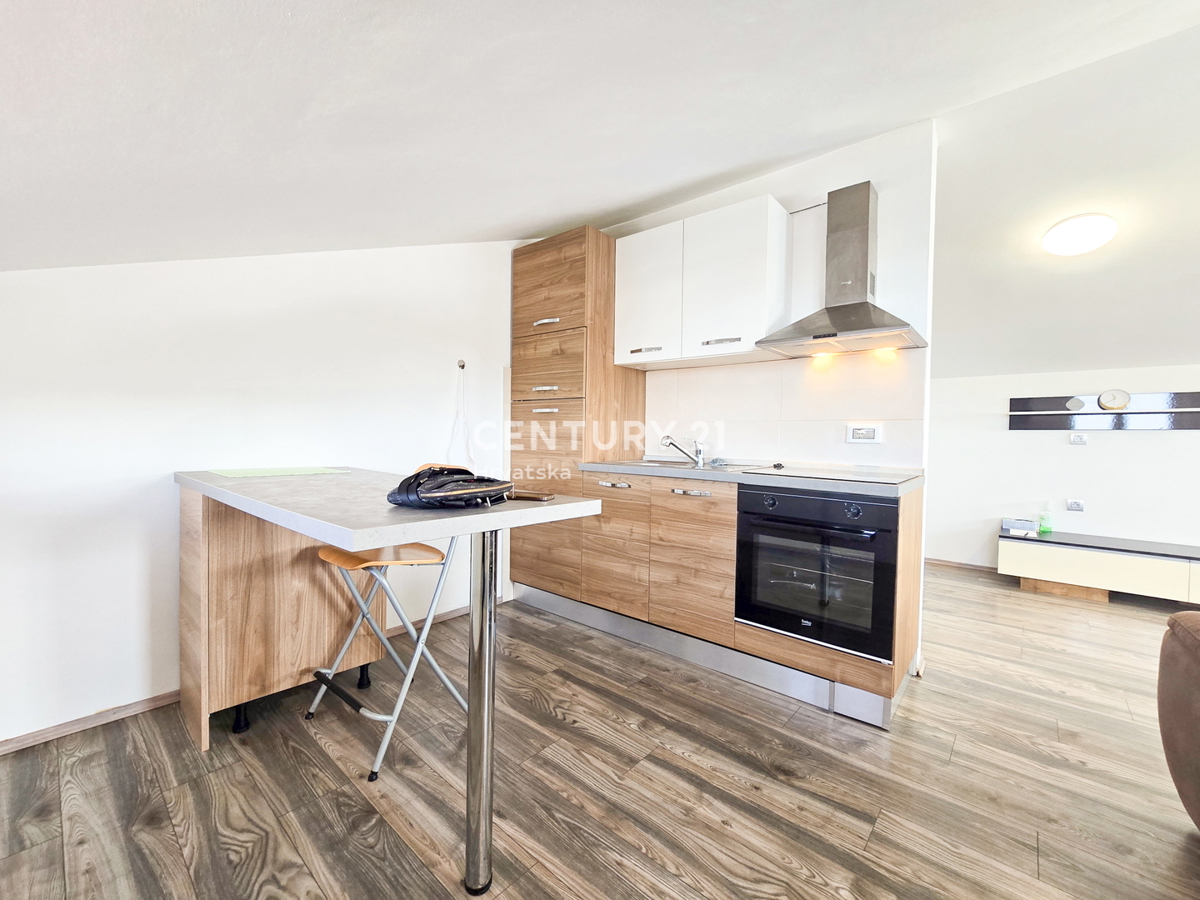 VABRIGA, PRODAJA STANOVANJA V DRUGEM NADSTROPJU Z GARAŽO IN KLETJO