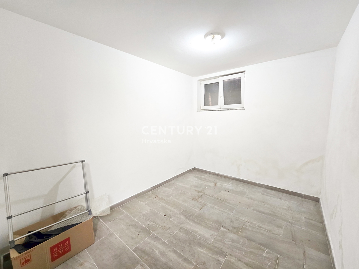 VABRIGA, PRODAJA STANOVANJA V DRUGEM NADSTROPJU Z GARAŽO IN KLETJO