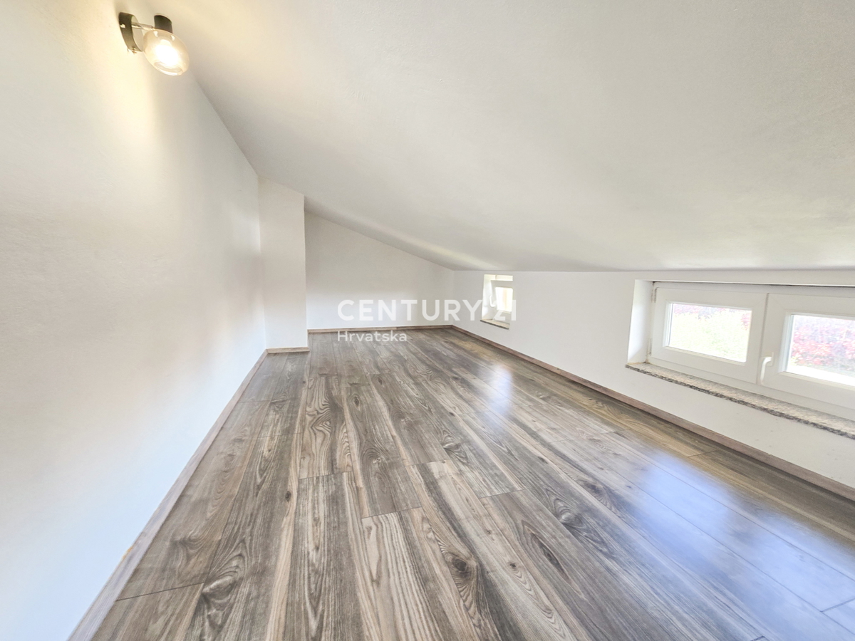 VABRIGA, PRODAJA STANOVANJA V DRUGEM NADSTROPJU Z GARAŽO IN KLETJO