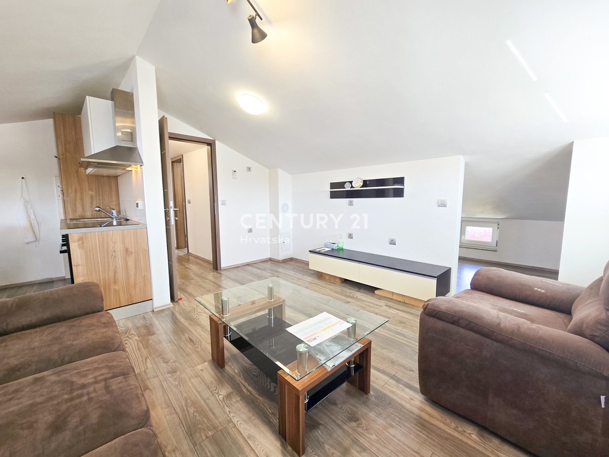 VABRIGA, PRODAJA STANOVANJA V DRUGEM NADSTROPJU Z GARAŽO IN KLETJO