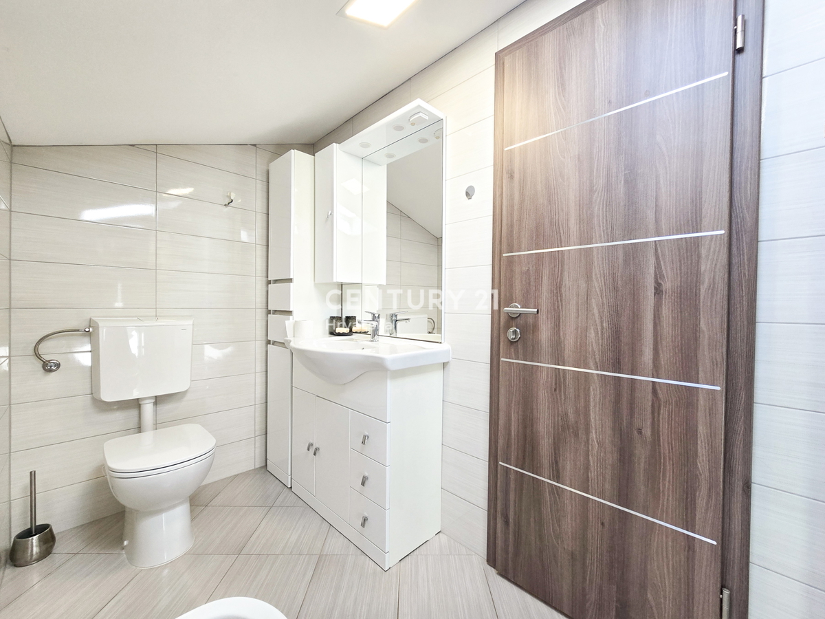 VABRIGA, PRODAJA STANOVANJA V DRUGEM NADSTROPJU Z GARAŽO IN KLETJO