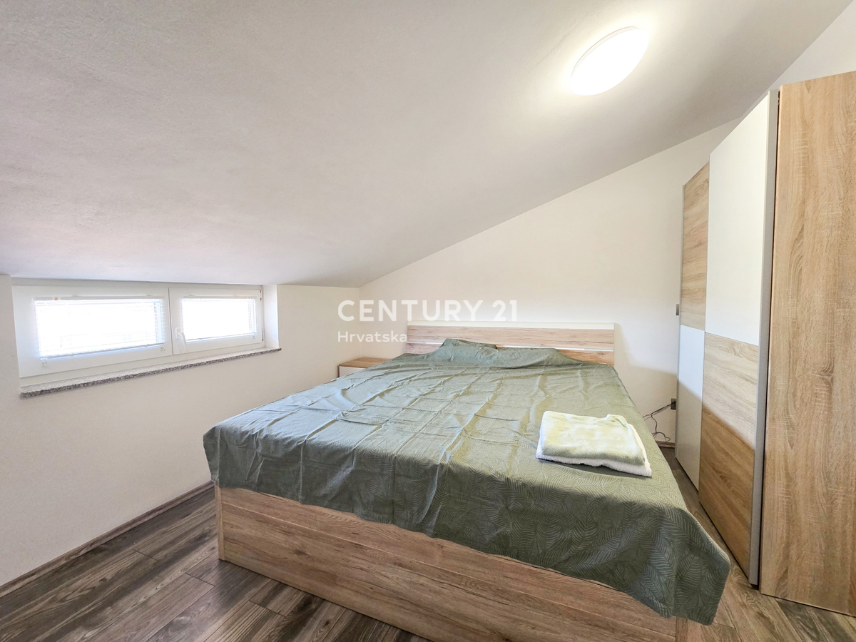 VABRIGA, PRODAJA STANOVANJA V DRUGEM NADSTROPJU Z GARAŽO IN KLETJO