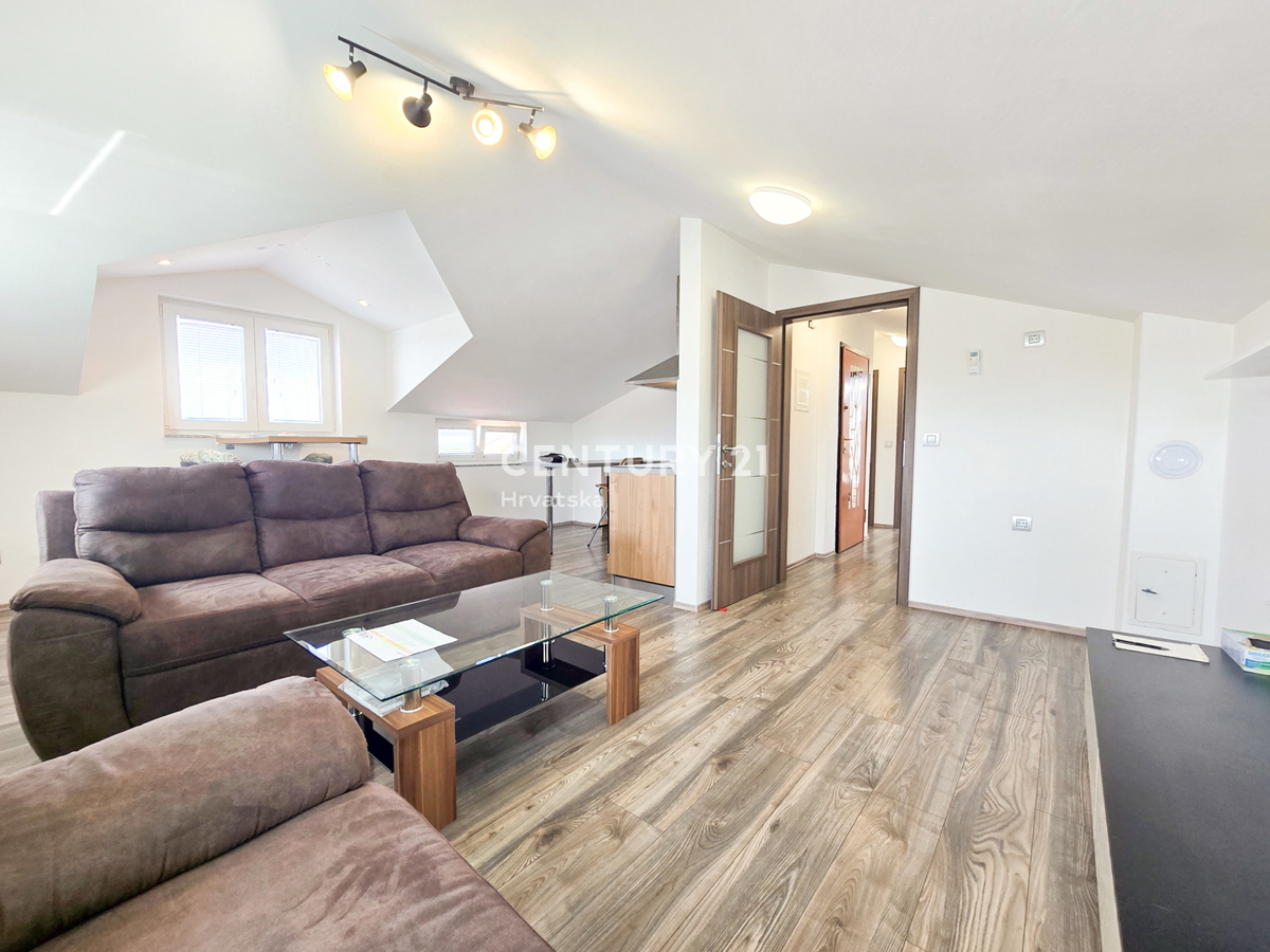 VABRIGA, PRODAJA STANOVANJA V DRUGEM NADSTROPJU Z GARAŽO IN KLETJO