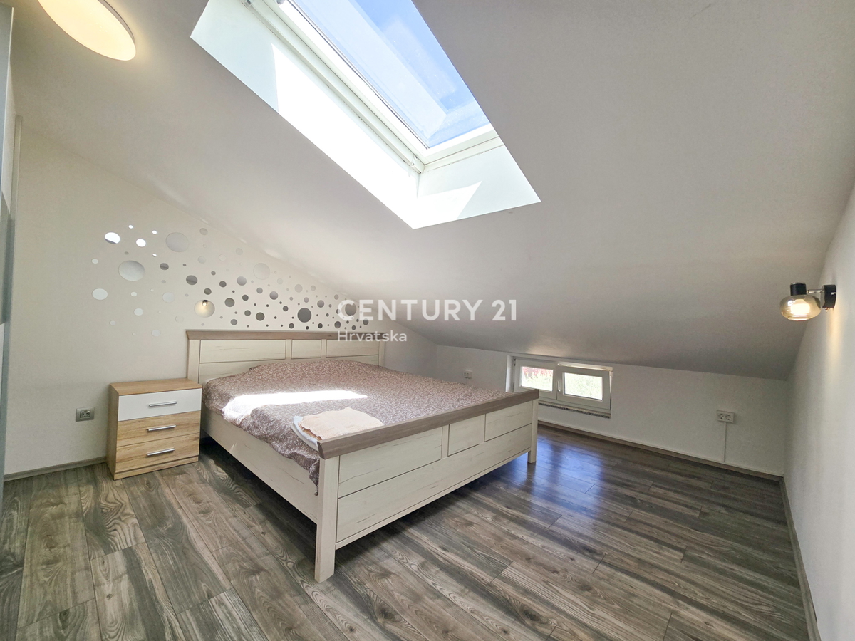 VABRIGA, PRODAJA STANOVANJA V DRUGEM NADSTROPJU Z GARAŽO IN KLETJO