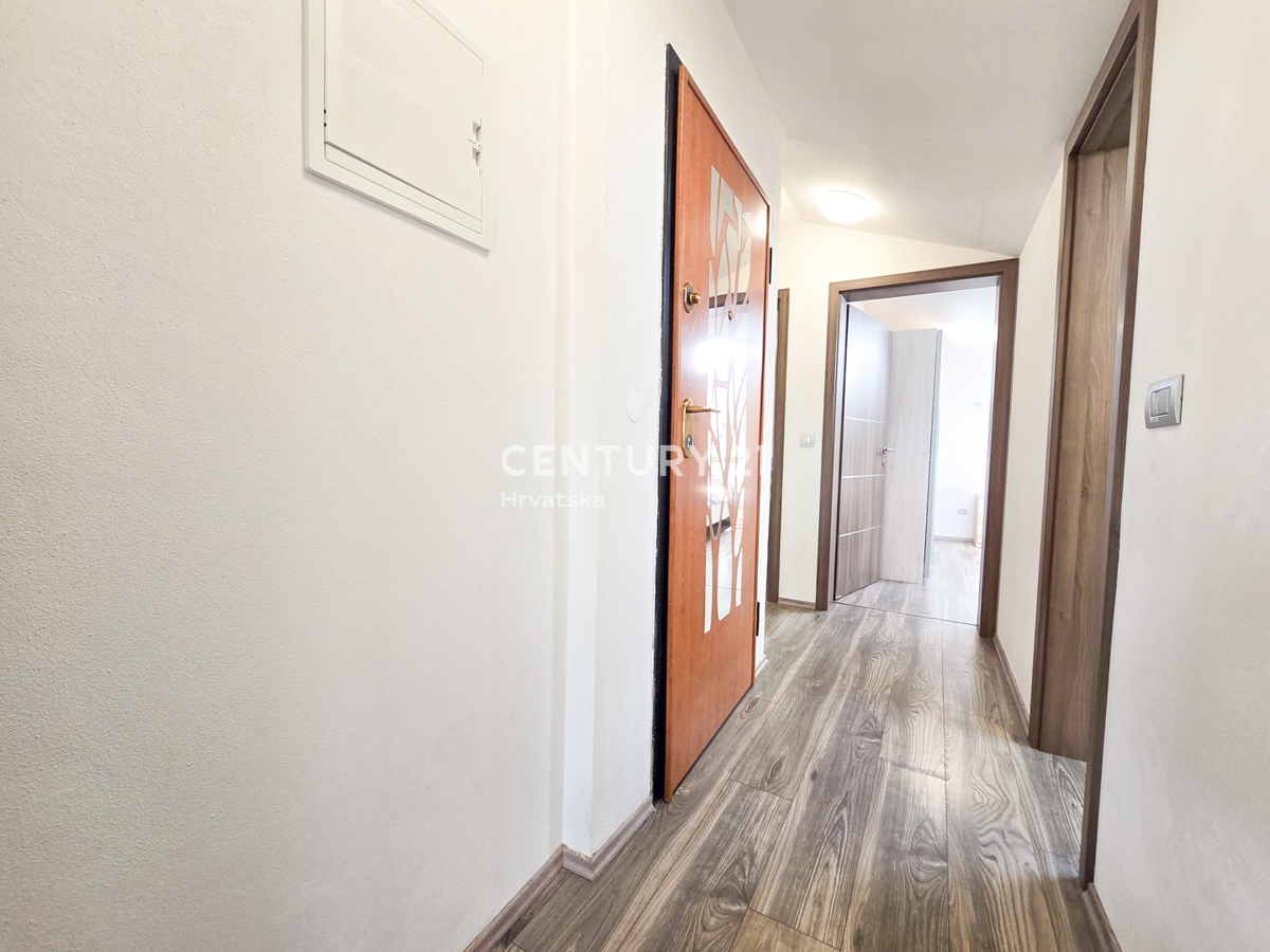 VABRIGA, PRODAJA STANOVANJA V DRUGEM NADSTROPJU Z GARAŽO IN KLETJO