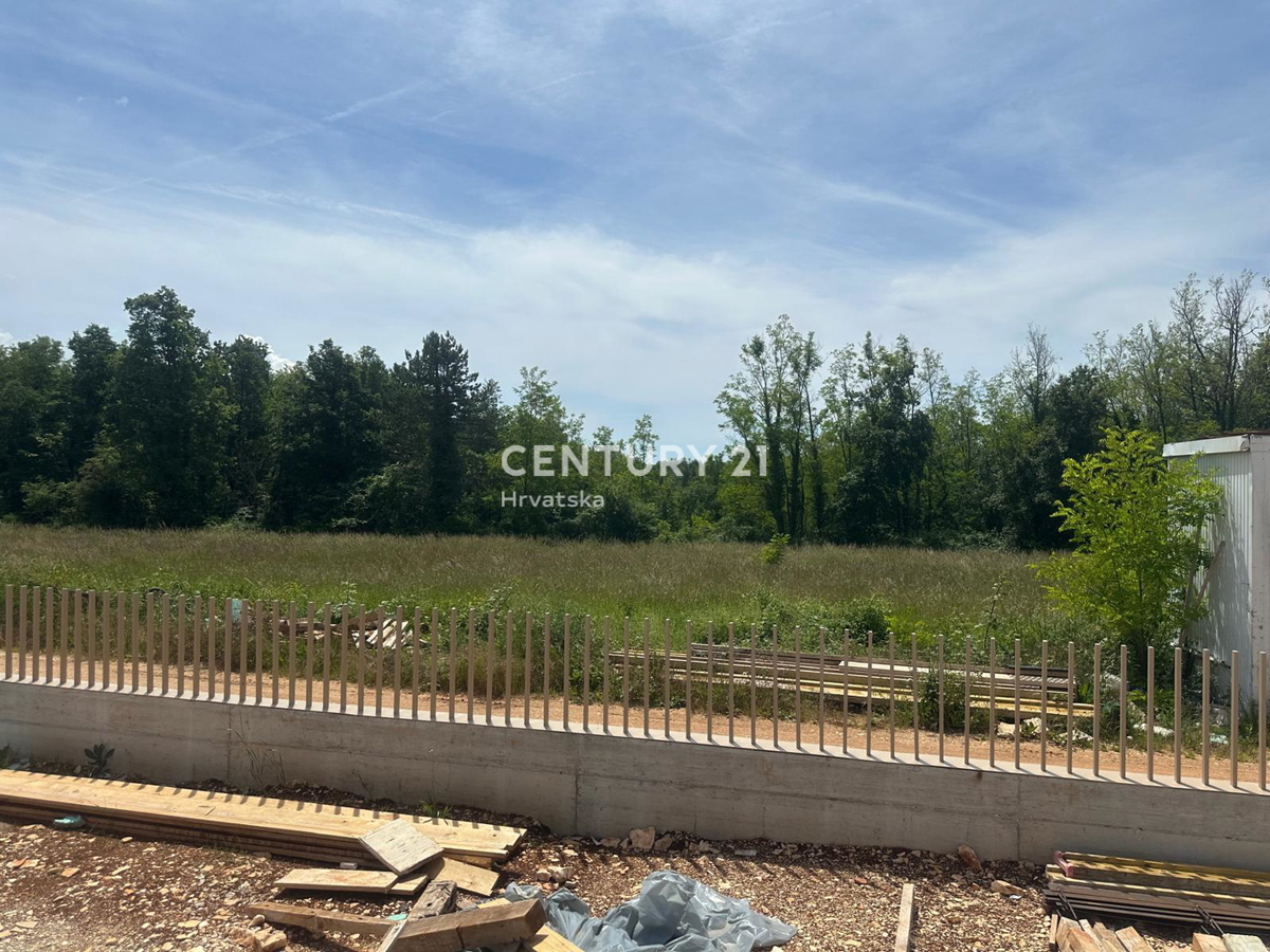 BADERNA, PRODAJA ČUDOVITE NOVE PRIZEMLJE S BAZENOM IN POGLEDOM NA NARAVO