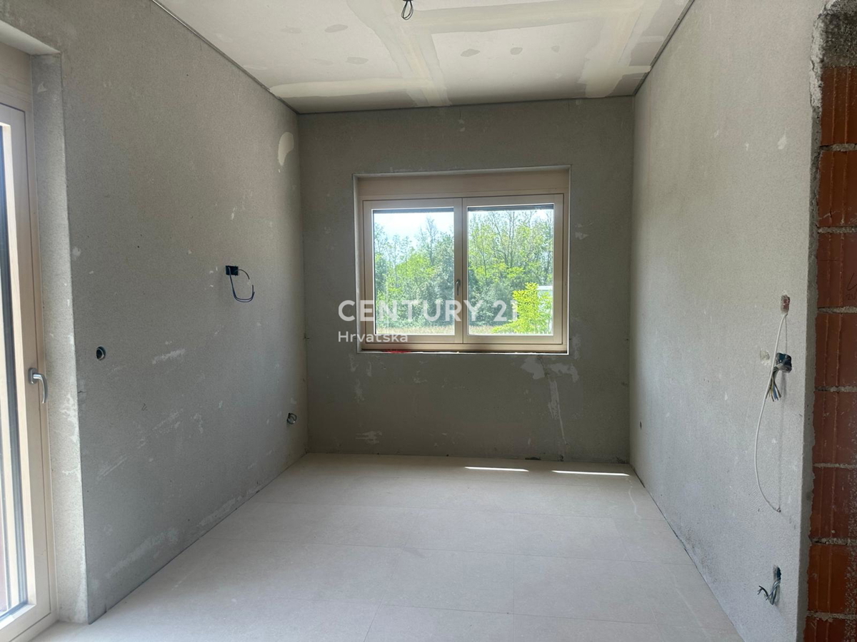 BADERNA, PRODAJA ČUDOVITE NOVE PRIZEMLJE S BAZENOM IN POGLEDOM NA NARAVO