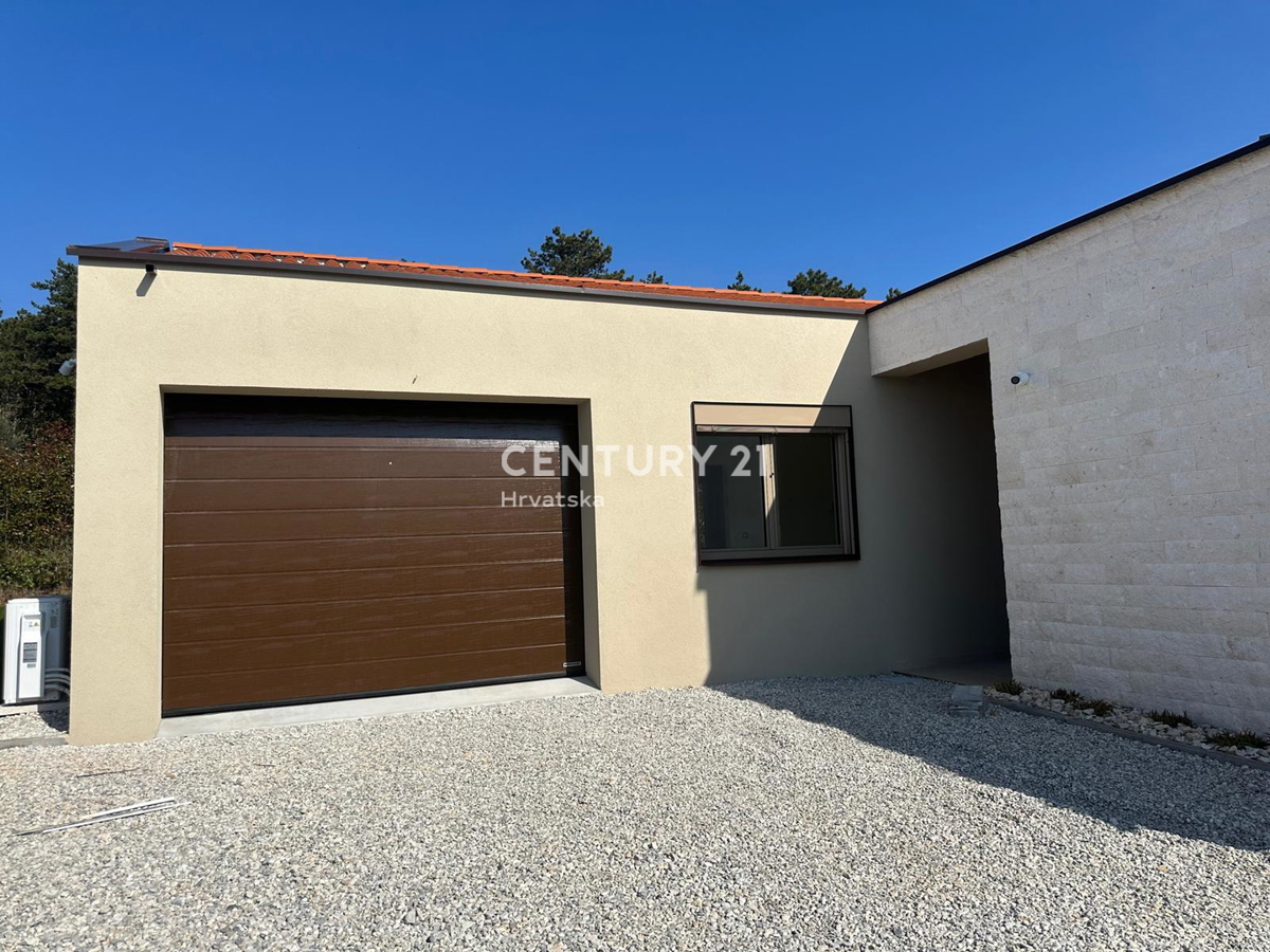 BADERNA, PRODAJA ČUDOVITE NOVE PRIZEMLJE S BAZENOM IN POGLEDOM NA NARAVO