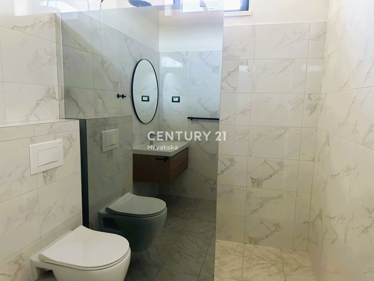 ROVINJSKO SELO, PRODAJA LEPE DVOJNE HIŠE, NOVOGRADNJA S BAZENOM