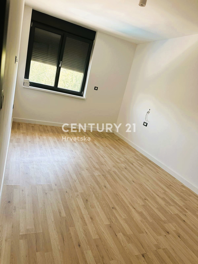 ROVINJSKO SELO, PRODAJA LEPE DVOJNE HIŠE, NOVOGRADNJA S BAZENOM