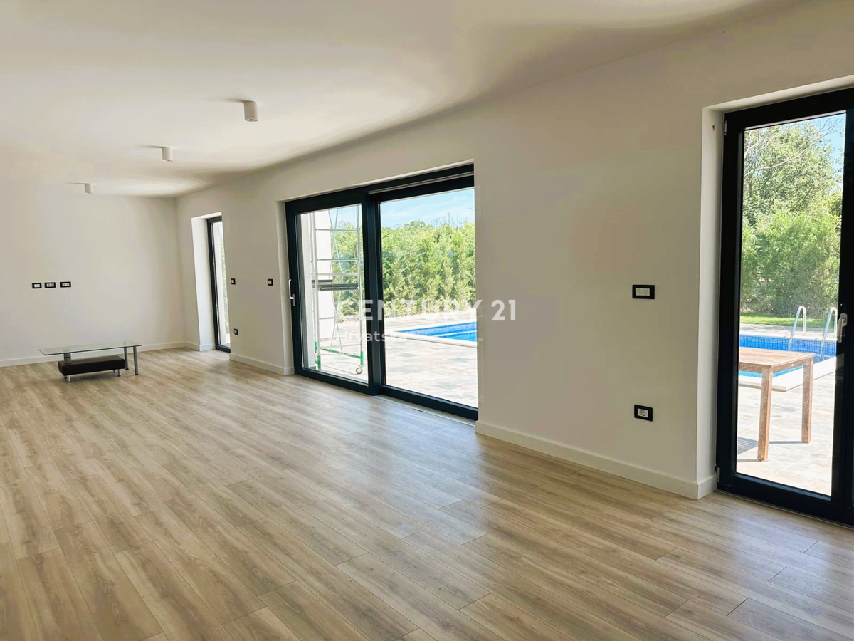 ROVINJSKO SELO, PRODAJA LEPE DVOJNE HIŠE, NOVOGRADNJA S BAZENOM