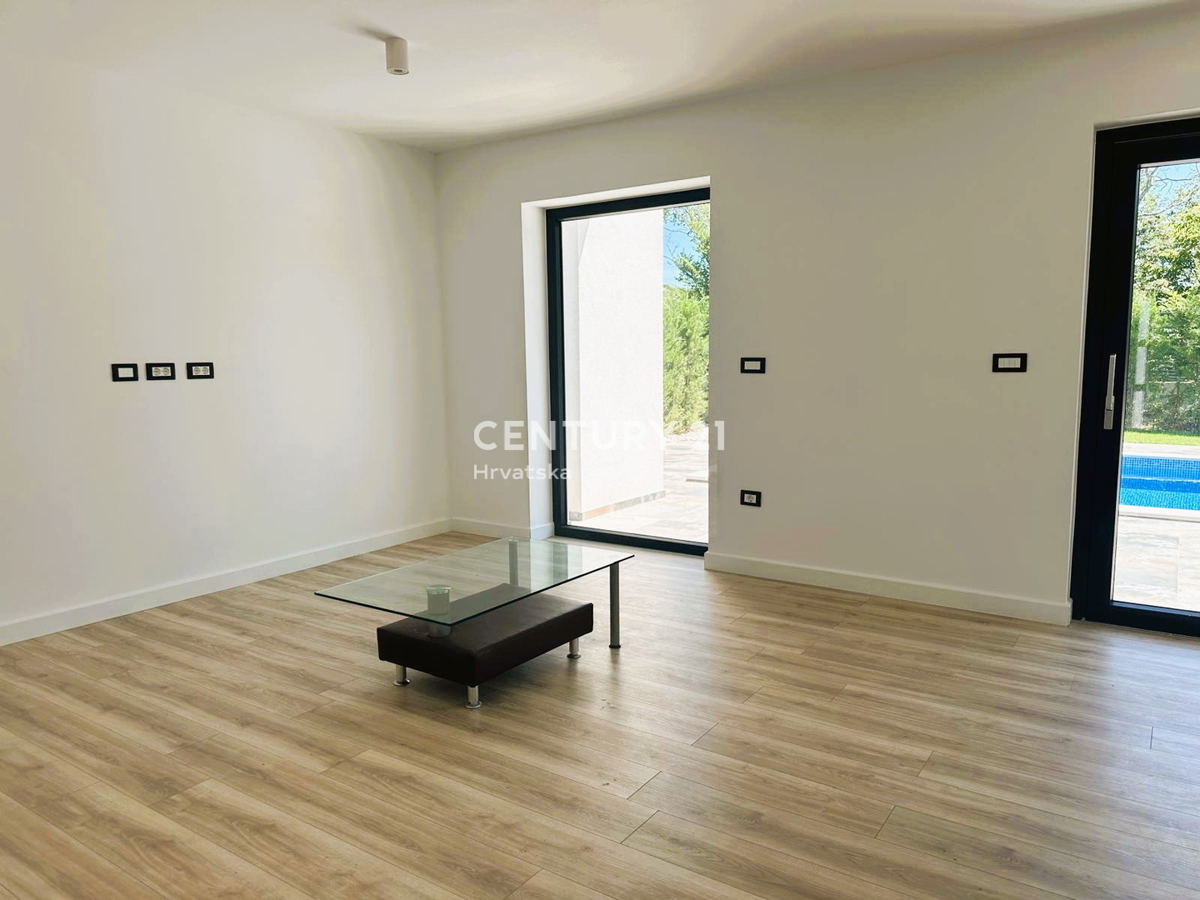 ROVINJSKO SELO, PRODAJA LEPE DVOJNE HIŠE, NOVOGRADNJA S BAZENOM