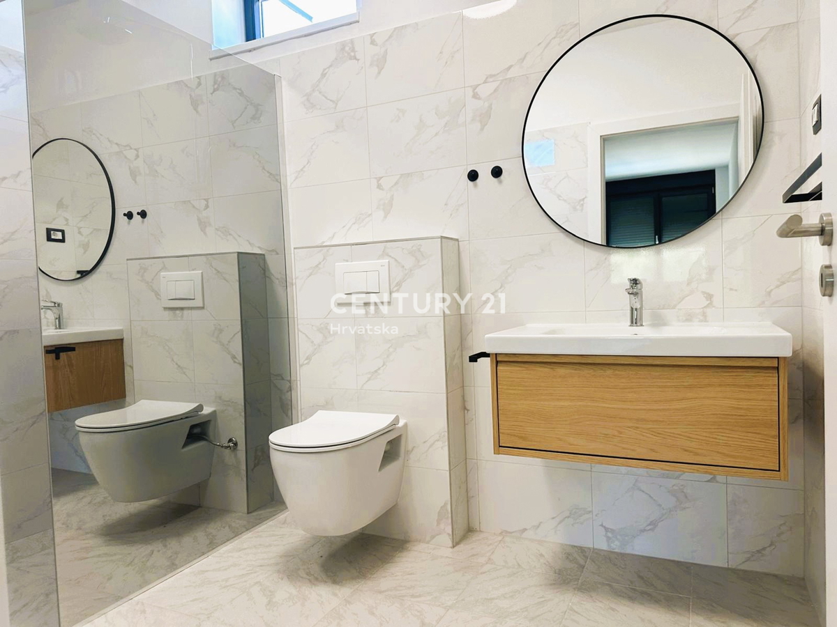 ROVINJSKO SELO, PRODAJA LEPE DVOJNE HIŠE, NOVOGRADNJA S BAZENOM