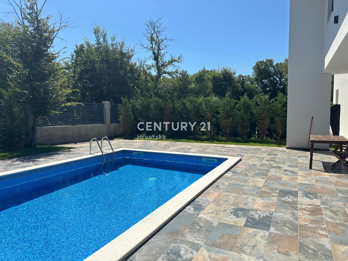 ROVINJSKO SELO, PRODAJA LEPE DVOJNE HIŠE, NOVOGRADNJA S BAZENOM
