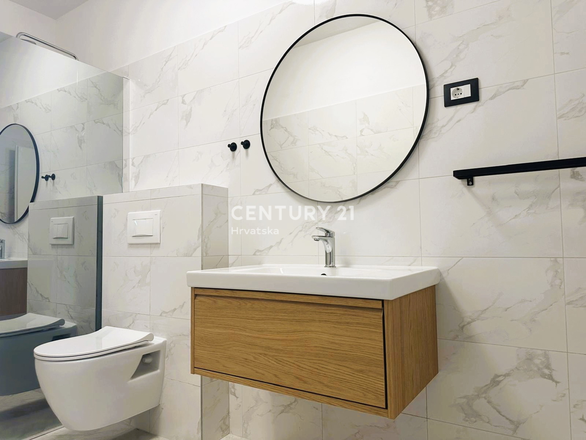 ROVINJSKO SELO, PRODAJA LEPE DVOJNE HIŠE, NOVOGRADNJA S BAZENOM