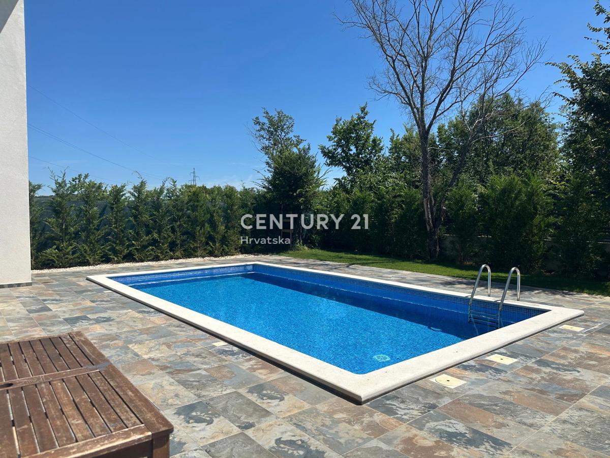 ROVINJSKO SELO, PRODAJA LEPE DVOJNE HIŠE, NOVOGRADNJA S BAZENOM