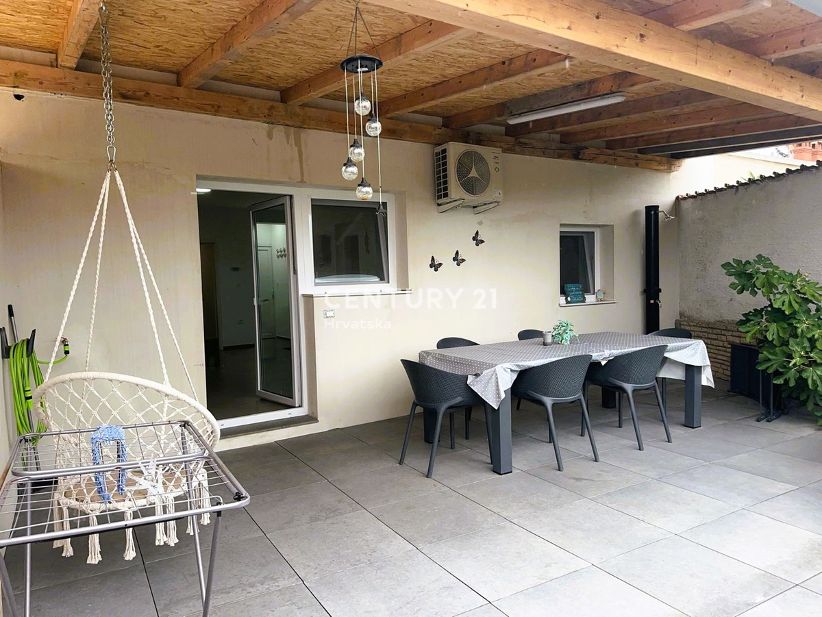 FUNTANA, PRODAJA TROSOBNEGA STANOVANJA V PRIZEMLJU S TERASO 50 M2, ODLIČNA LOKACIJA