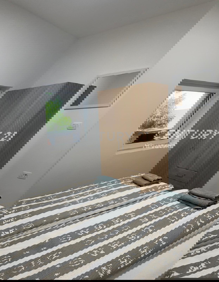 FUNTANA, PRODAJA TROSOBNEGA STANOVANJA V PRIZEMLJU S TERASO 50 M2, ODLIČNA LOKACIJA