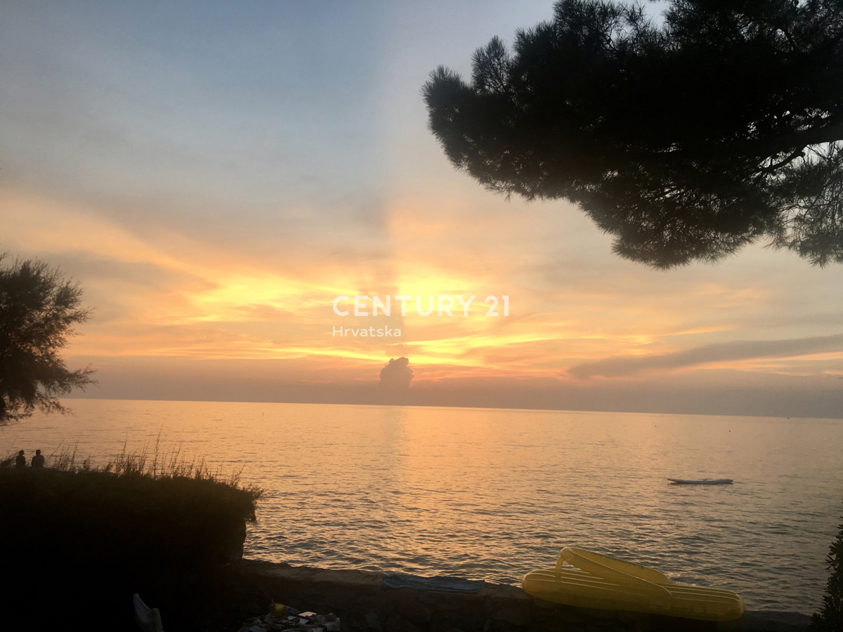 ISTRA, UMAG, EKSKLUZIVA AGENCIJE, EDINSTVENA LOKACIJA PRVI VRST DO MORJA IN PLAŽE