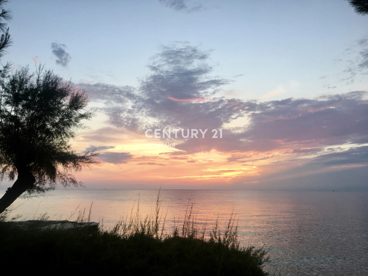 ISTRA, UMAG, EKSKLUZIVA AGENCIJE, EDINSTVENA LOKACIJA PRVI VRST DO MORJA IN PLAŽE