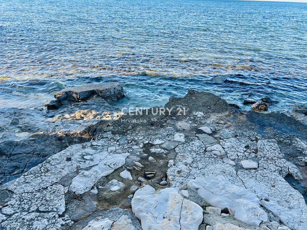 ISTRA, UMAG, EKSKLUZIVA AGENCIJE, EDINSTVENA LOKACIJA PRVI VRST DO MORJA IN PLAŽE