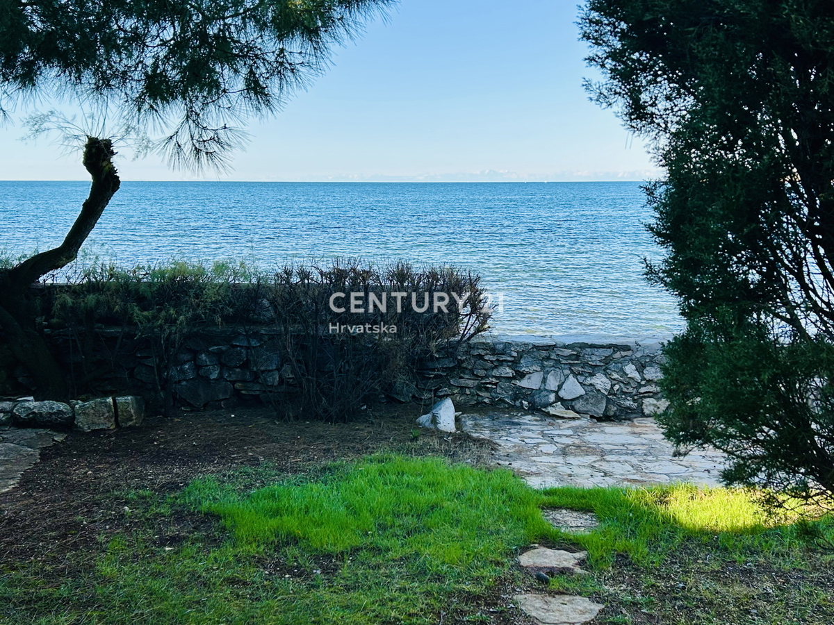 ISTRA, UMAG, EKSKLUZIVA AGENCIJE, EDINSTVENA LOKACIJA PRVI VRST DO MORJA IN PLAŽE