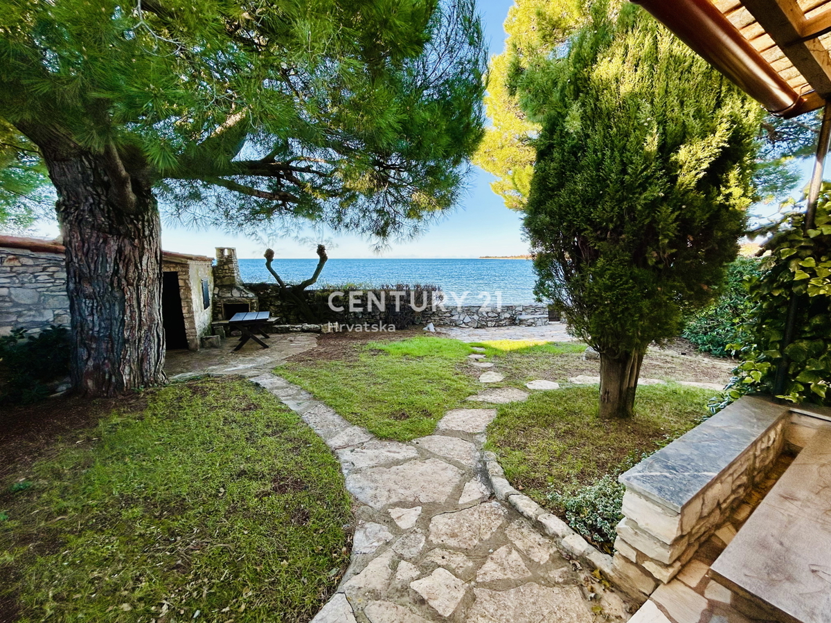 ISTRA, UMAG, EKSKLUZIVA AGENCIJE, EDINSTVENA LOKACIJA PRVI VRST DO MORJA IN PLAŽE