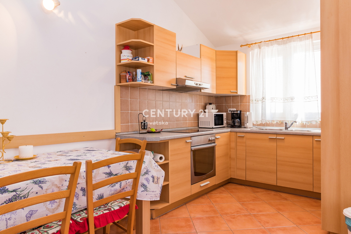 VABRIGA, PRODAJA DVOSOBNEGA STANOVANJA V 1. NADSTROPJU, 800 M OD MORJA