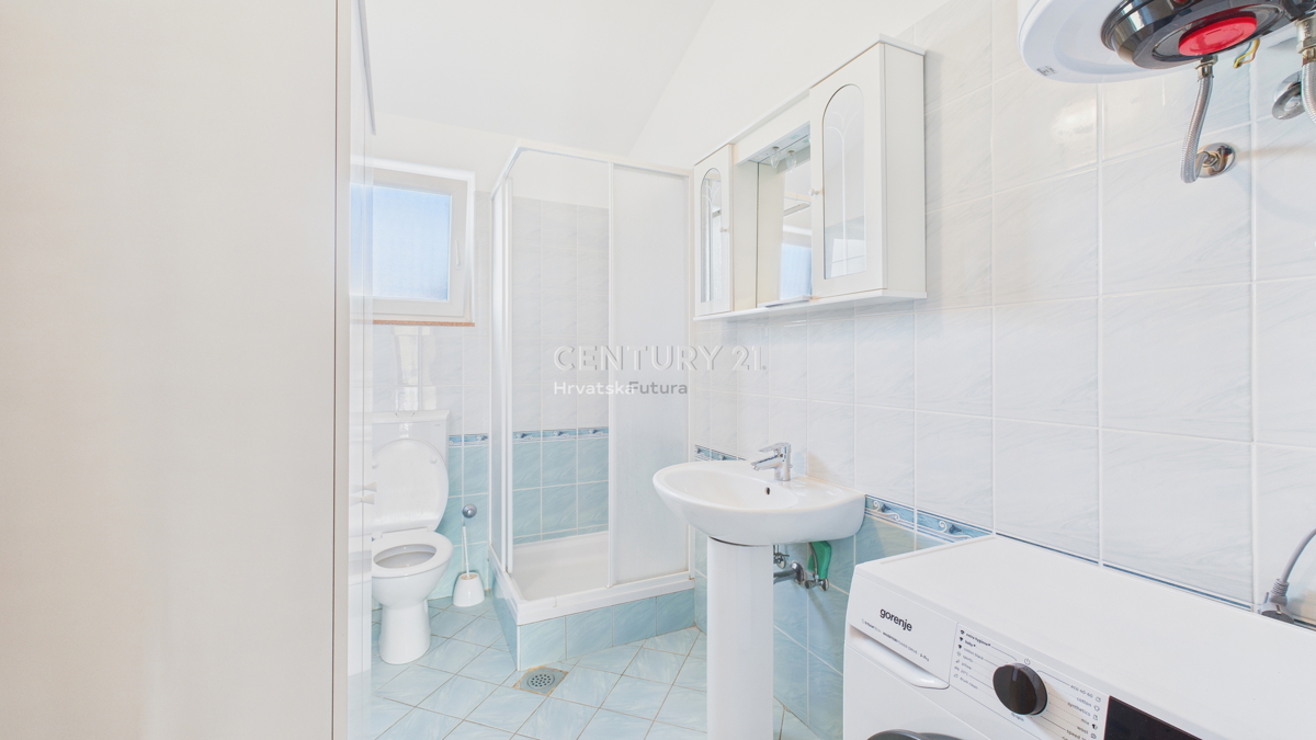 VABRIGA, PRODAJA DVOSOBNEGA STANOVANJA V 1. NADSTROPJU, 800 M OD MORJA