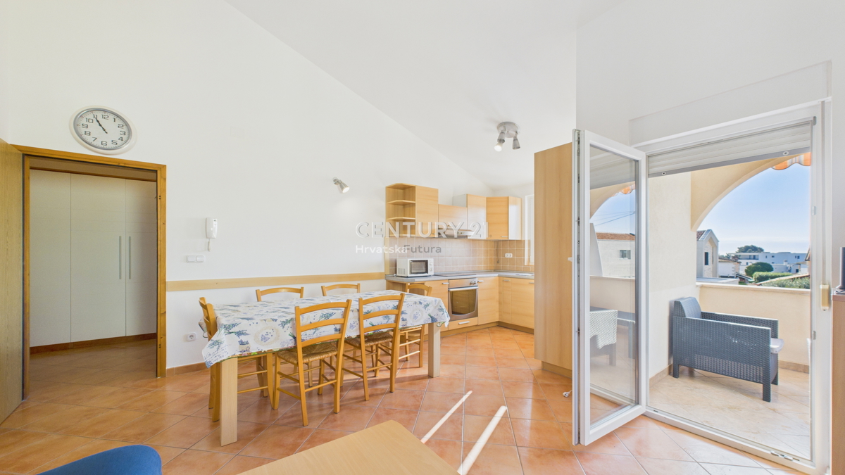 VABRIGA, PRODAJA DVOSOBNEGA STANOVANJA V 1. NADSTROPJU, 800 M OD MORJA