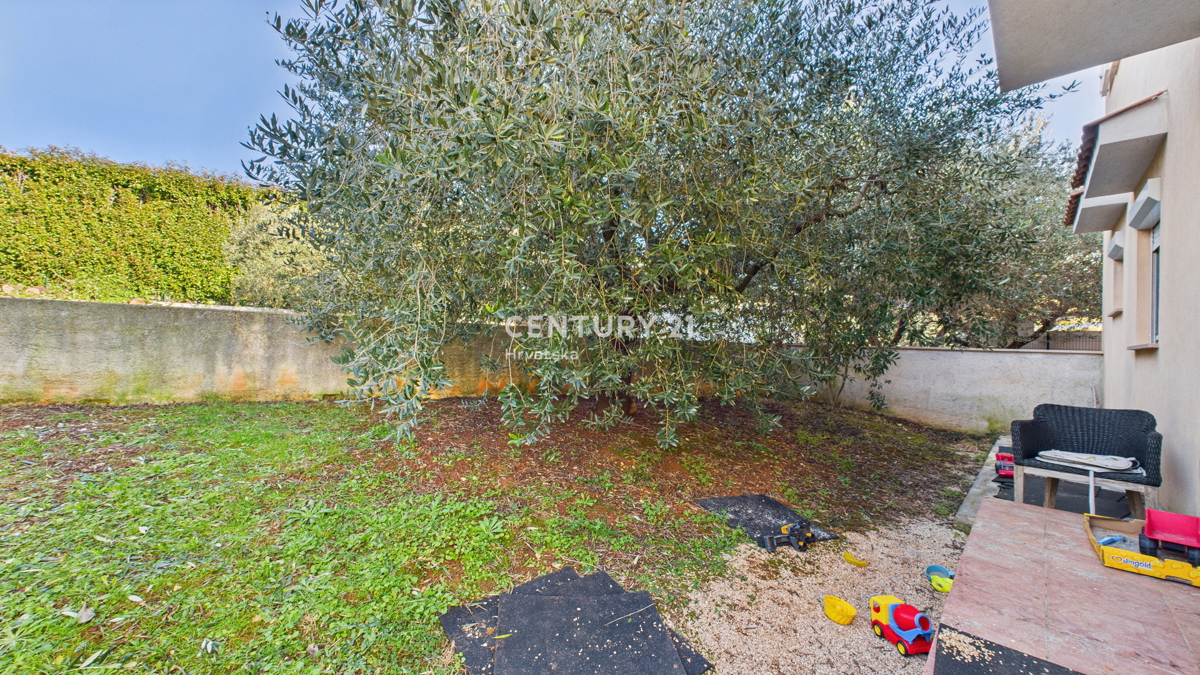 VABRIGA, PRODAJA DVOSOBNEGA STANOVANJA V 1. NADSTROPJU, 800 M OD MORJA