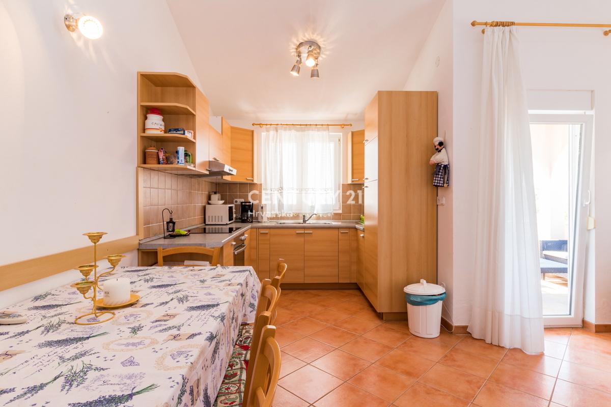 VABRIGA, PRODAJA DVOSOBNEGA STANOVANJA V 1. NADSTROPJU, 800 M OD MORJA