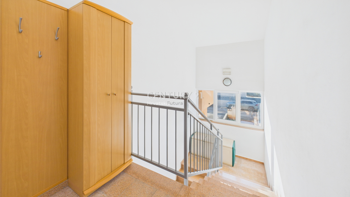 VABRIGA, PRODAJA DVOSOBNEGA STANOVANJA V 1. NADSTROPJU, 800 M OD MORJA