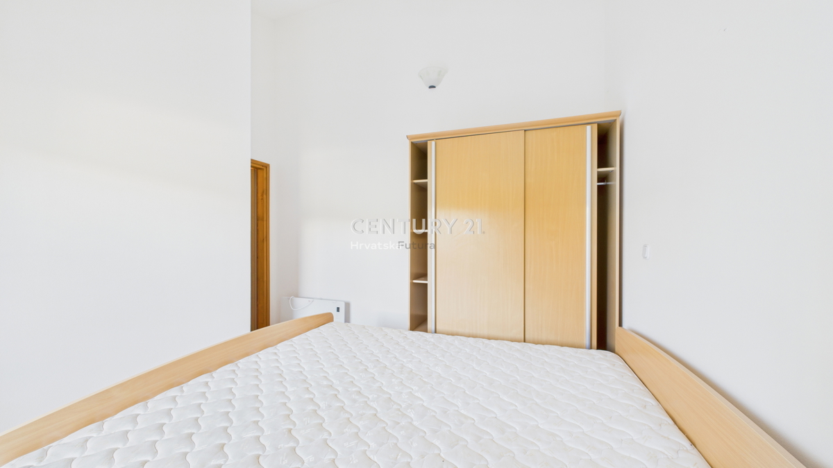 VABRIGA, PRODAJA DVOSOBNEGA STANOVANJA V 1. NADSTROPJU, 800 M OD MORJA