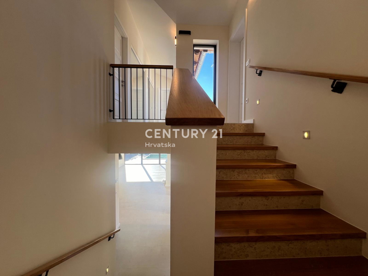 POREČ, MODERNA, NOVA VILA Z BAZENOM