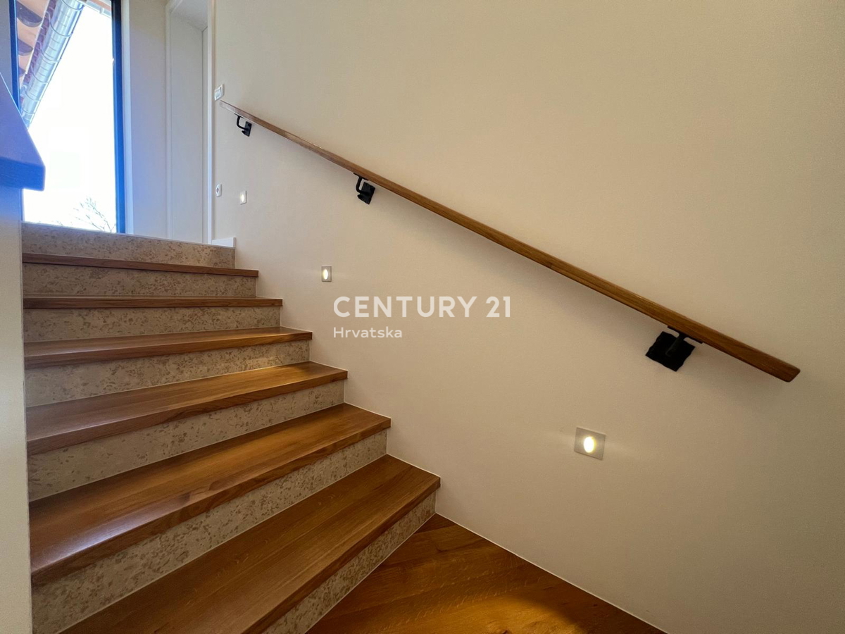 POREČ, MODERNA, NOVA VILA Z BAZENOM