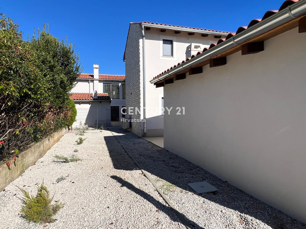 POREČ, MODERNA, NOVA VILA Z BAZENOM