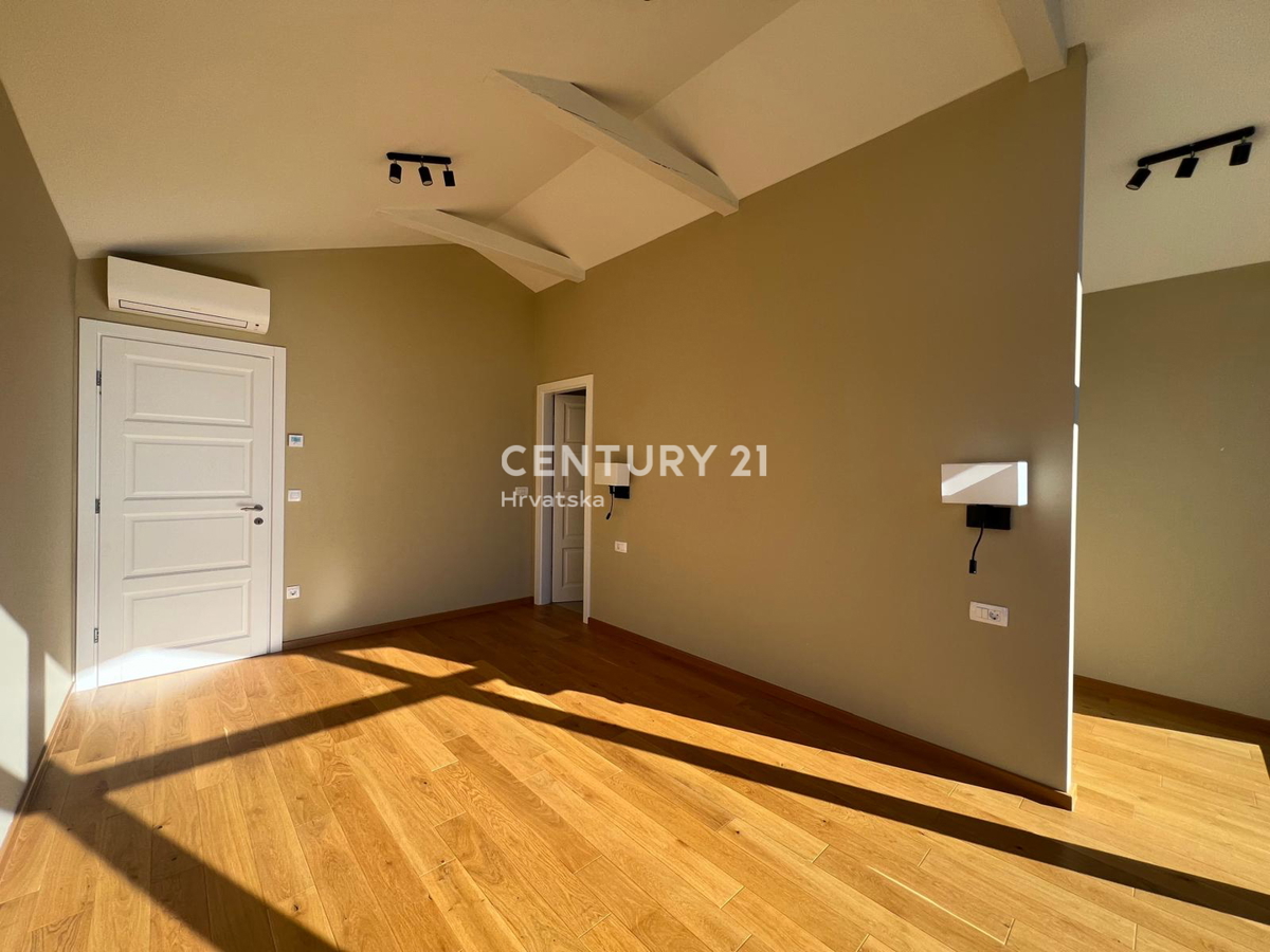 POREČ, MODERNA, NOVA VILA Z BAZENOM