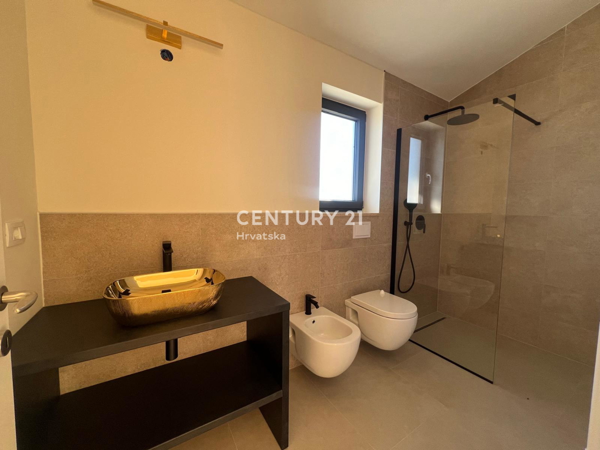 POREČ, MODERNA, NOVA VILA Z BAZENOM