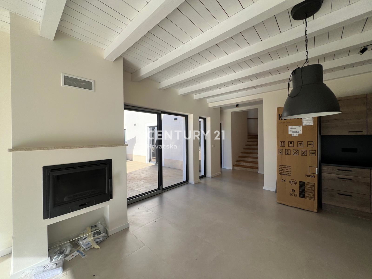 POREČ, MODERNA, NOVA VILA Z BAZENOM